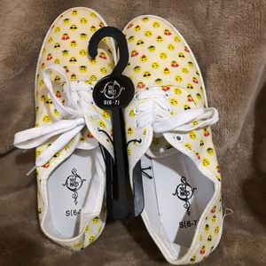 Sole Mates Emoji sneakers size (6-7)